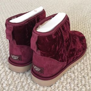 NEVER WORN low velvet Ugg